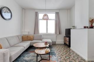 Êtes-vous à la recherche d'un départ sans tracas ou d'un investissement intelligent ? Cette maison étonnamment spacieuse située dans le...