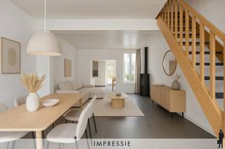 Woning in doodlopende straat met 2 slk, 2 badk en tuin op een perceel van 379 m².SPECIFIEKE KENMERKEN: * Volledig gestript en gerenoveerd in 2010 *...