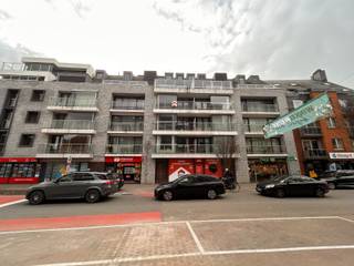 Pal in het centrum van Deinze vinden we dit instapklare appartement gelegen op de 3e verdieping van Residentie Donsa. Openbaar vervoer,...