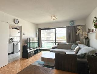 Dit proper en instapklaar appartement beschikt over een gunstig EPC, een conforme elektrische keuring en is volledig asbestvrij.De ligging is ideaal:...