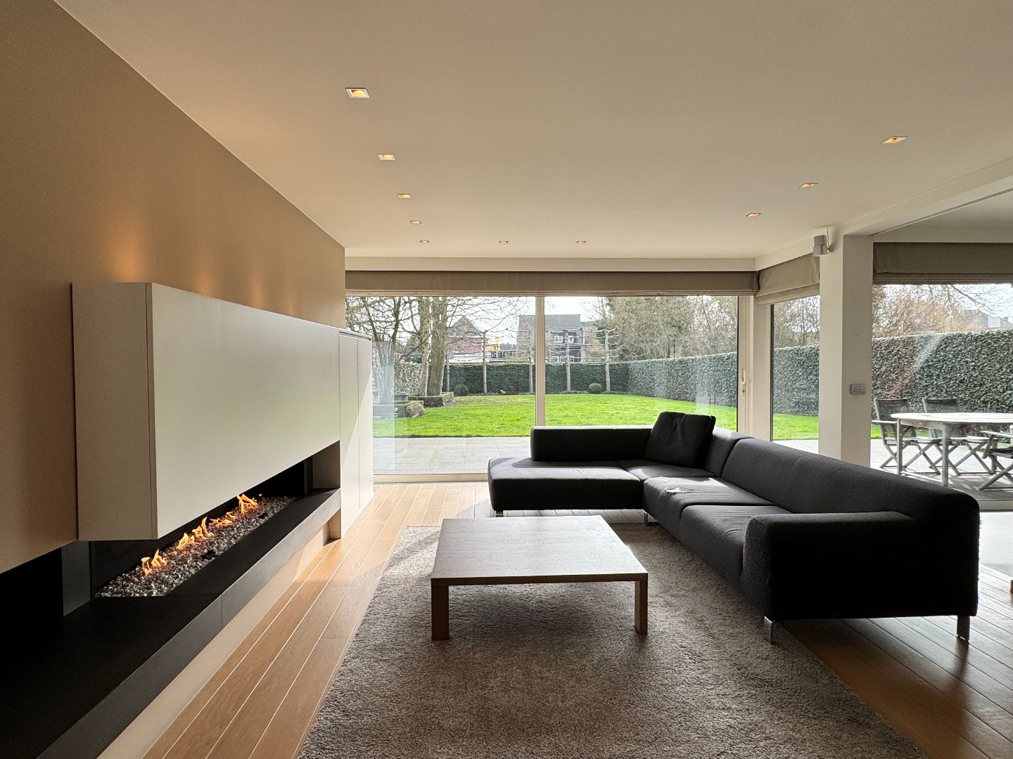 Stijlvolle villa op 909 m² met garage en afgesloten tuin - foto 2