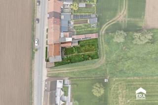 Op zoek naar een renovatieproject met tal van mogelijkheden? Deze te renoveren woning biedt een uitstekende basis voor wie zijn eigen woonproject...