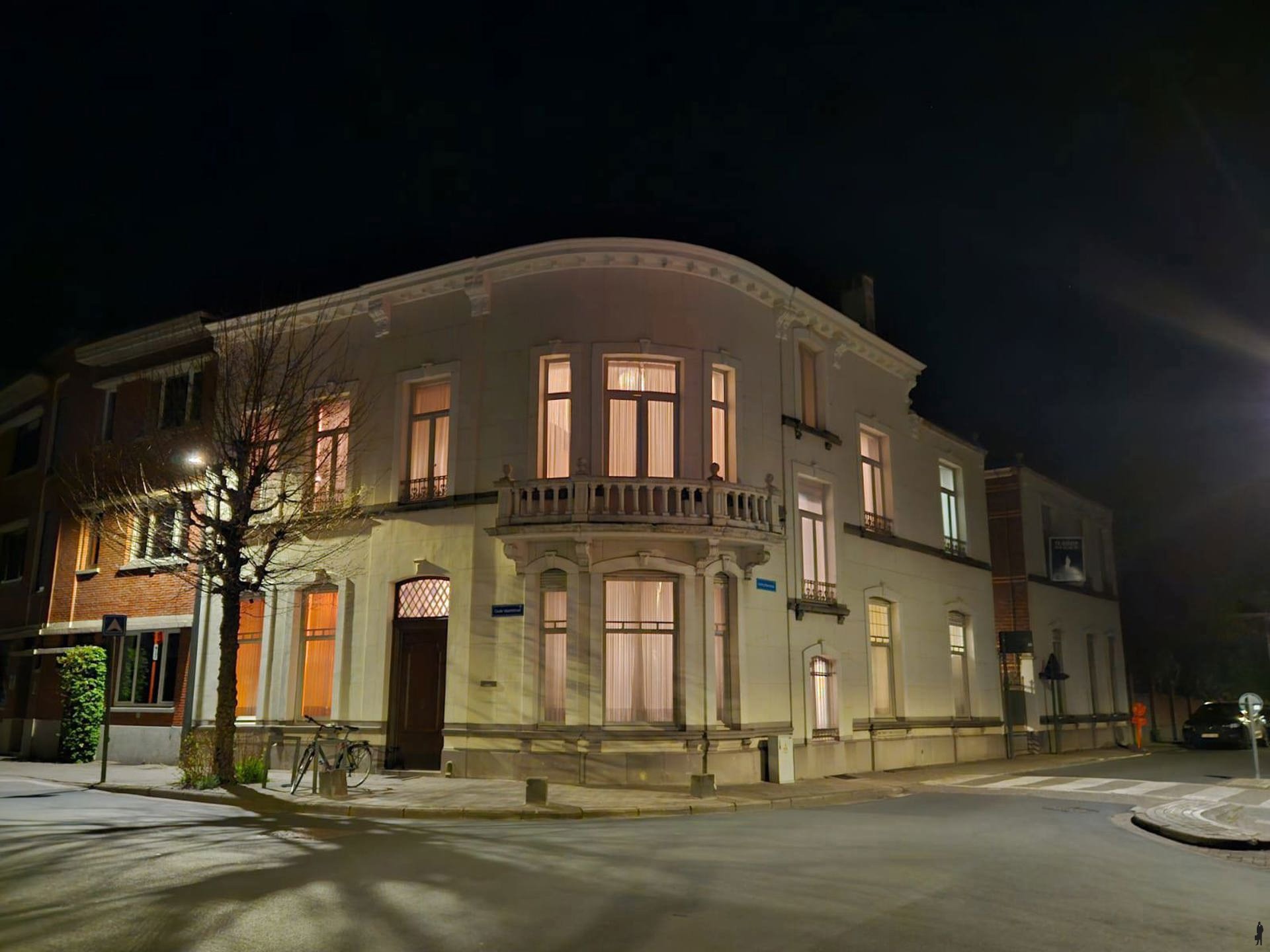 Prachtige directeurswoning met bijgebouw en eigen parking in centrum Turnhout - foto 1