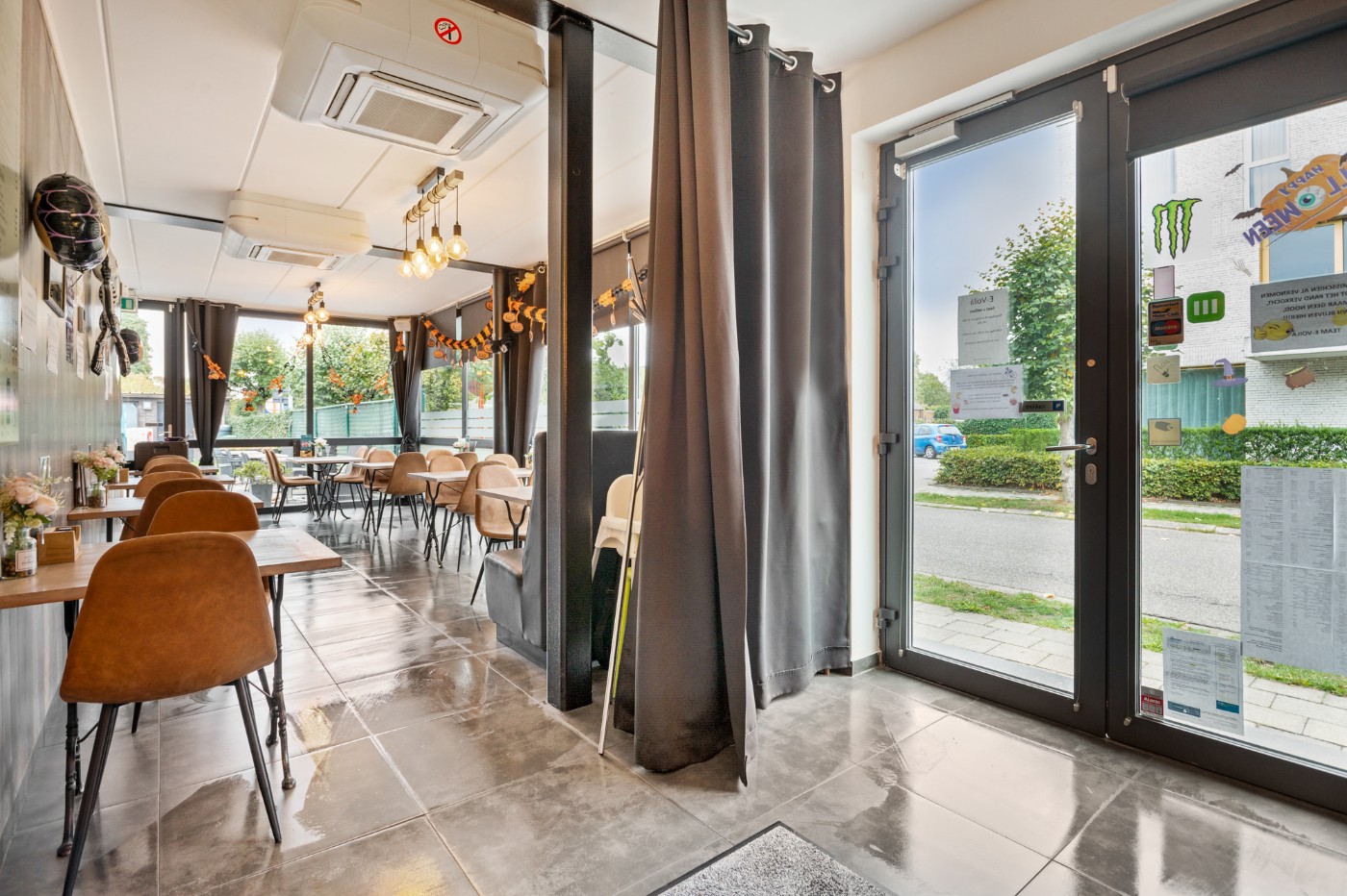 Centraal gelegen opbrengsteigendom met handelsgelijkvloers en app. op de 1e verd. - foto 2