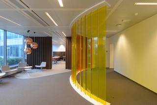 State of the Art parc, dans un endroit superbe avec une vue magnifique et beaucoup de services. Chaque bàtiment dispose d'une terrasse de 200m² et d' un beau jardin. Le parc est en accord avec les derniers règles environnementals de 2011 de la réglementation PEB et il possède le label BREEAM.<br /><br />• Surface: 1.055 m²