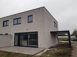 Deze splinternieuwe, hedendaagse halfopen woning bevindt zich in een kleinschalige verkaveling, aansluitend op de Oude Brusselse weg (Melle)...