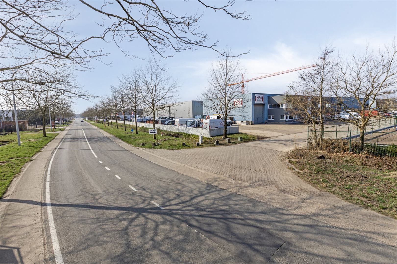 TE HUUR: Bedrijfsgebouw met kantoren te Houthalen! - foto 4