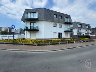 Dit stijlvol appartement in Westende-Bad biedt alles wat je zoekt voor een ontspannen verblijf aan zee. Gelegen op een toplocatie, geniet je hier...