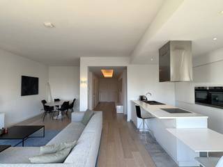 Dit prachtig lichtrijke appartement van ca 115 m² is gelegen op de Frankrijklei met een uniek zicht op de OLV van Genadekerk. Tussen het Stadspark...