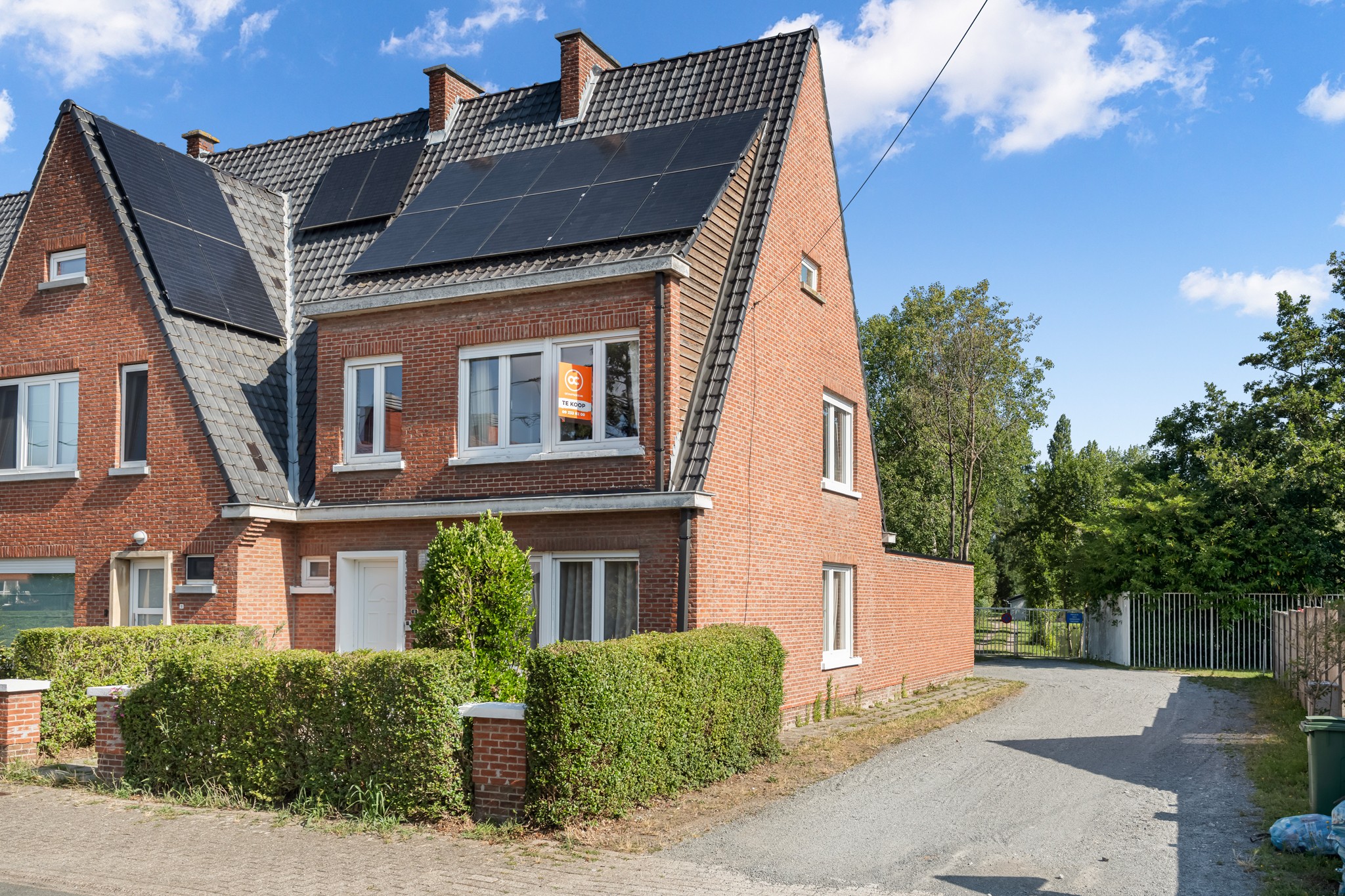 Instapklare woning met garage op toplocatie te Dendermonde! - foto 2
