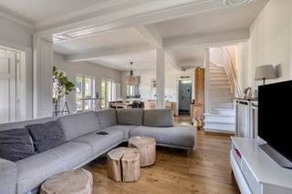 Te Koop – Charmante 4-gevelvilla met uniek vergezicht in Sterrebeek Op een prachtig zuidgericht en bovendien achterin gelegen perceel van...