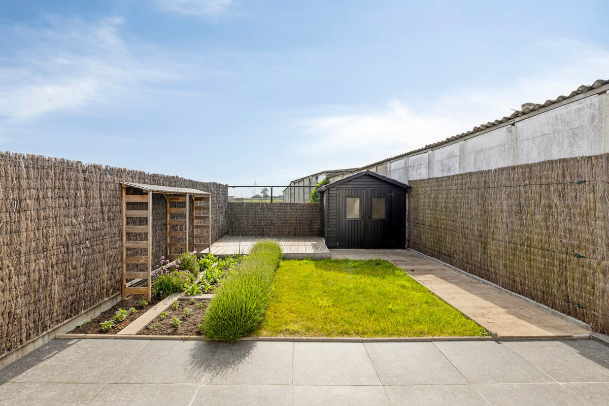 LISSEWEGE: PRACHTIG GERENOVEERDE WONING MET 3 SLPKS EN ZONNIGE TUIN - foto 4