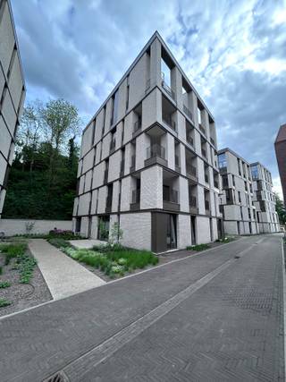 Ben je op zoek naar een modern en comfortabel appartement op een toplocatie? Dit kwalitatief afgewerkte gelijkvloers appartement combineert...