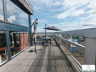 Te koop: lichtrijk appartement op de 10de verdieping van residentie Brazilia, uniek gelegen op een hoek. Dit pand beschikt over zeer ruime...