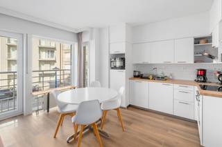 [[ DIT PAND NEEMT DEEL AAN DE ERA OPEN HUIZEN DAG OP 13/6 VAN 14:30 TOT 15:30 ]]Te koop: verzorgd appartement in het centrum van Koksijde, op slechts...