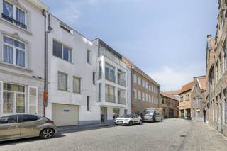 Dit appartement aan de Sint-Niklaasstraat 14 te koop in centrum Brugge vertegenwoordigt een unieke kans voor wie op zoek is naar een...