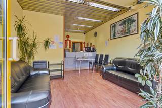 Dit multifunctioneel handelspand met woonst is op heden verhuurd aan een Chinees afhaal restaurant. Beneden wordt gebruikt als commercieel...