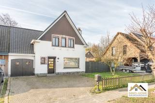 Deze karaktervolle woning biedt een prachtige opportuniteit voor wie op zoek is naar een combinatie van authenticiteit en mogelijkheden om er...