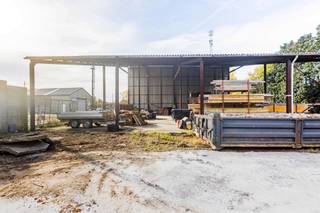 Entrepôt couvert avec bâtiment de bureaux sur grand terrainVous recherchez un entrepôt couvert avec bureau ? Découvrez ce bâtiment polyvalent...