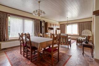 Spacious house with a living area of 205 m2, huge potential and beautiful garden of + 2700 m2 on a prime location in Kontich!Current layout: ground...