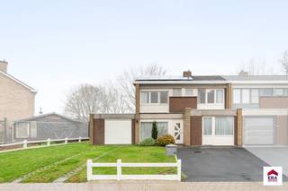 br&gt;Verrassend ruime woning met 3/4 slaapkamers, garage en tuin op 426m² in Tielt!Ligging: Mooie gelegen nabij het centrum van Tielt. Op...