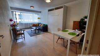 <span><strong>VERHUURD...</strong></span><br /><br />Deze gezellige <u>vakantiestudio</u> bevindt zich op een boogscheut van de Zeedijk en het strand. De studio omvat een inkomhal met vestiaire, een ruime leefruimte, een open keuken en een badkamer met inloopdouche. In het gebouw is eveneens een privatieve kelder, een gemeenschappelijk afvallokaal en een gemeenschappelijke fietsenberging aanwezig. Deze studio is te huur als <u>tweede verblijf.</u> €40/maand forfait gemeenschappelijke lasten. <strong>ER WORDT BINNENKORT EEN BEZOEKDAG GEORGANISEERD.</strong><br /><br /><br /><span><strong>Tehuurstelling onder voorwaarden; Zie www.more.be, "bijlagen" en onder voorbehoud van beschikbaarheid</strong></span><br />