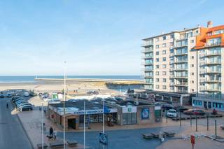 Garagebox te koop in Nieuwpoort-Bad. De garagebox is gelegen op de -2 van het Hendrikaplein, vlakbij de Albert I Laan en de...