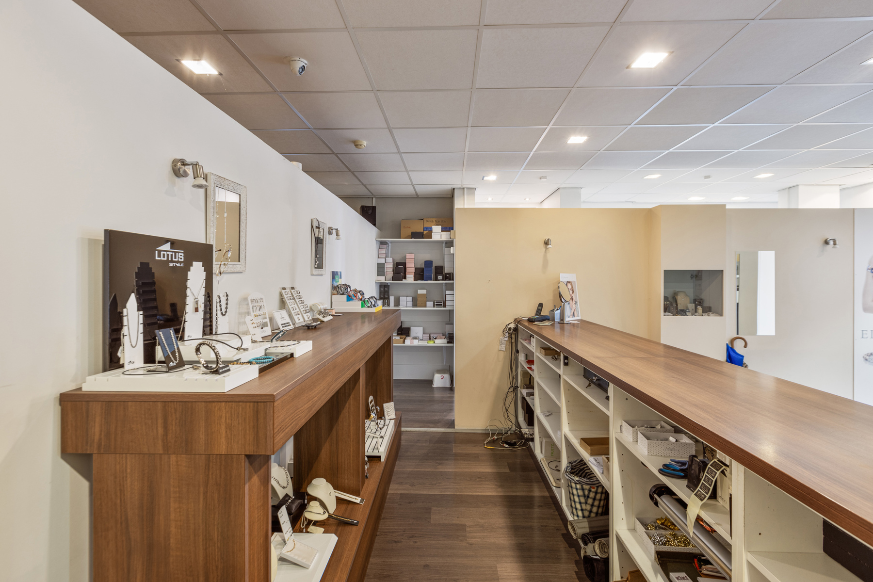 Handelszaak en ruime woning (4 slpk.) in hartje Maaseik.  - foto 5