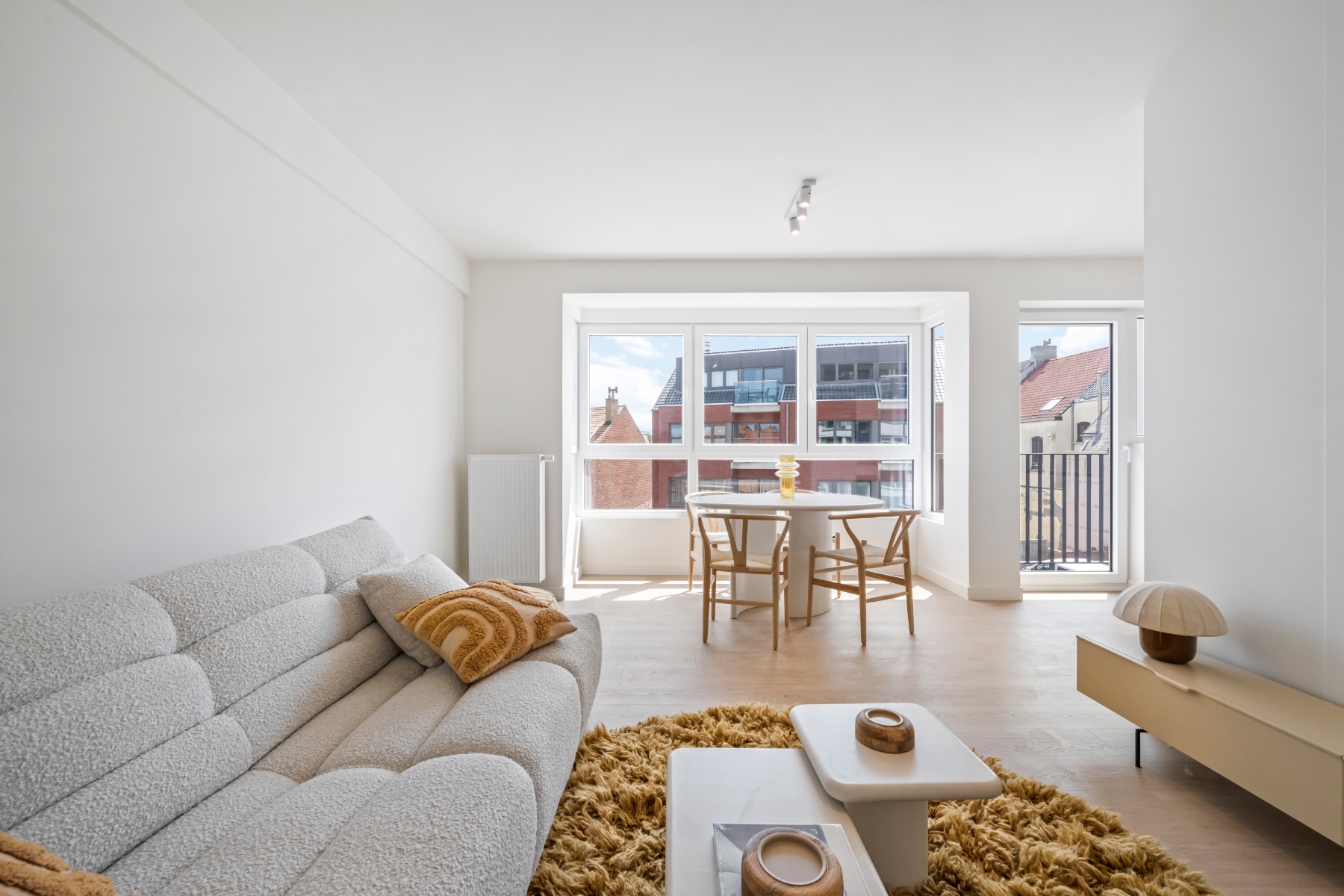 Prachtig gerenoveerd en instapklaar 2 slaapkamer appartement te Bredene - foto 1