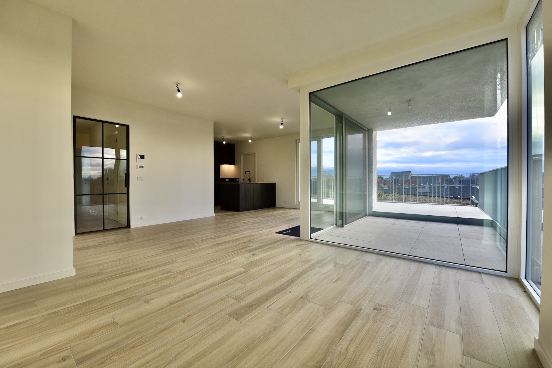 Penthouse met 3 slpk, 2 badk, groot terras, gar*, stpl* en kelder* voor 395.000 EUR excl. BTW - foto 3
