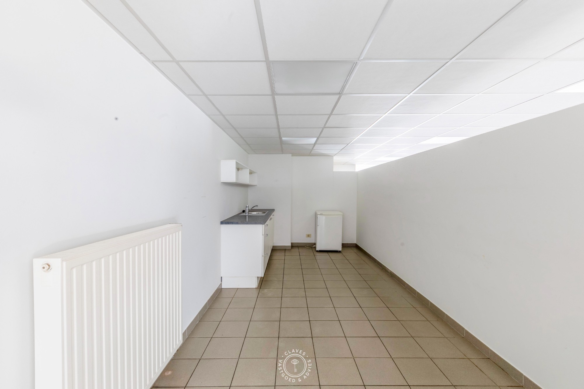 Handelspand met ondergrondse autostaanplaatsen - foto 4