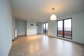 Instapklaar en Energiezuinig Dakappartement met Zuidgericht Terras en 2 ParkeerplaatsenOp de 6de en hoogste verdieping van een recente residentie...