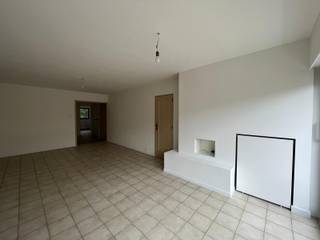 Dit gerenoveerde appartement bevindt zich op de eerste verdieping van een kleinschalig gebouw. Indeling: inkomhal met gastentoilet, vervolgens...