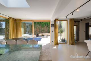 Welkom in deze prachtige moderne villa in Schilde. Deze volledig gerenoveerde topwoning (2022) biedt maar liefst 195 m² aan stijlvolle en...