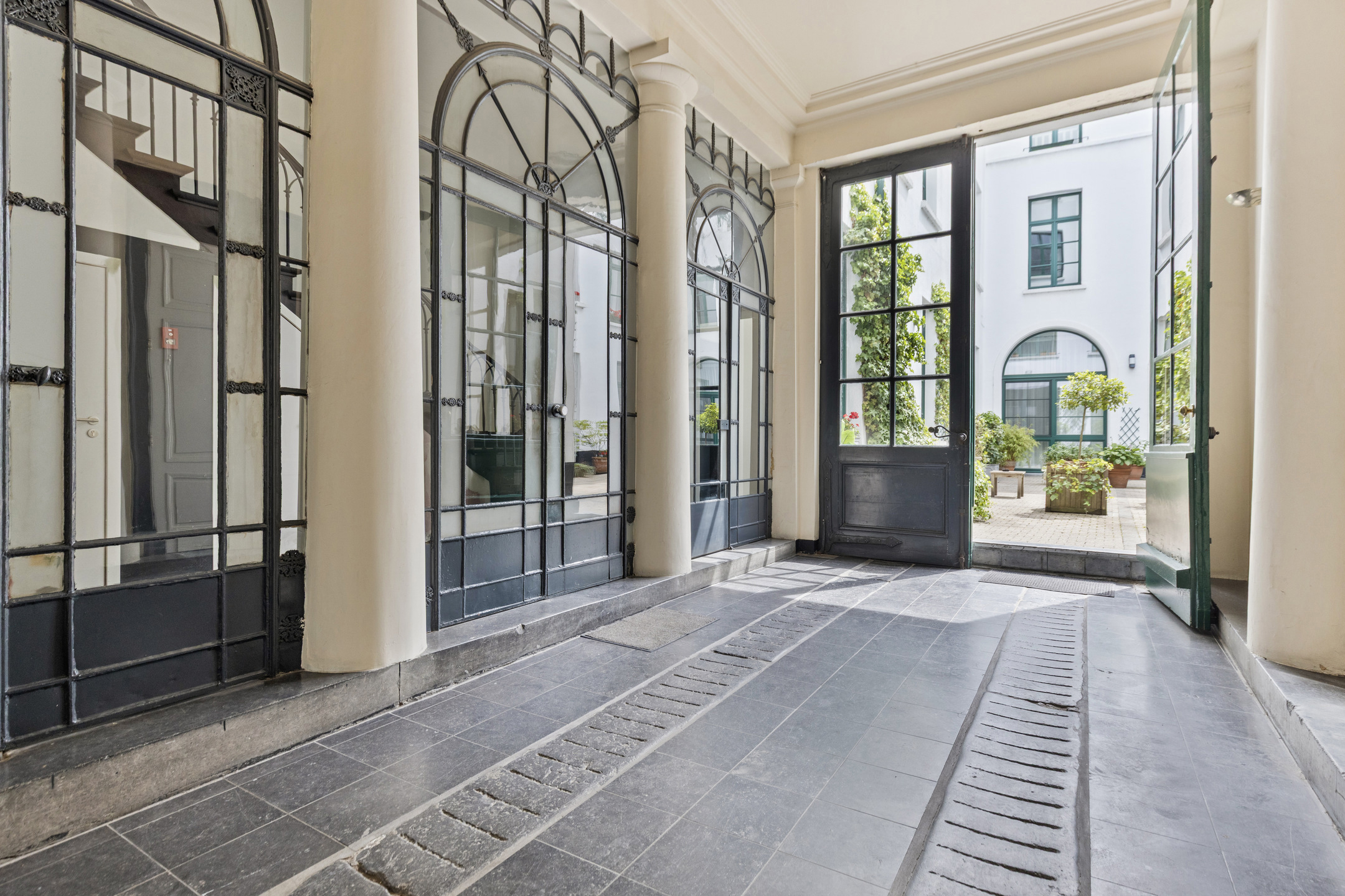 Authentiek appartement van 215m² in het historisch centrum. - foto 1