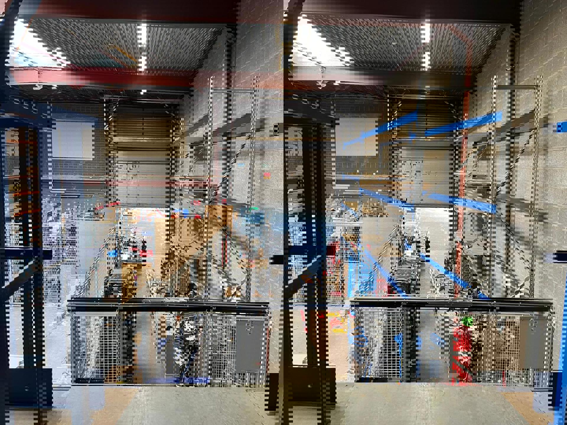 KMO Unit 429m² magazijn met kantoor 290m²  in Aartselaar. - foto 2