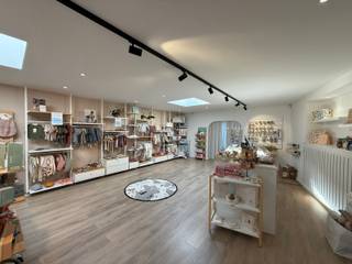 Recent gerenoveerd multifunctioneel handelspand in de commerciële winkelstraat in volle stadscentrum.Huidige indeling: grote winkelruimte of...