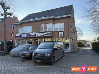 Dit ruim appartement (80m²) op de eerste verdieping (geen lift) is gelegen aan de mooiste straat van Gooreind. De plaatselijke bakker, winkels...