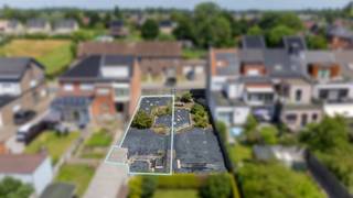 Deze bouwgrond (lot 2) van 215 m2 groot is geschikt om er een gesloten bebouwing te realiseren met een straatbreedte van 7,27 meter. Het gelijkvloers mag tot 17 meter diep gebouwd worden, de eerste verdieping tot 13 meter diep en de dakverdieping mag maximaal 9 meter diep gebouwd worden. <br /><br />De volledige stedenbouwkundige voorschriften zijn beschikbaar via eenvoudig verzoek. <br /><br />Geniet van een zeer geliefde en rustige locatie, met verschillende scholen en het treinstation op wandelafstand. Bovendien zijn er voldoende winkels in de buurt en is zowel de fietsostrade als de autosnelweg vlot te bereiken. <br /><br />Pandenjagers is een innovatief vastgoedkantoor en kiest bewust voor een unieke en transparante aanpak. Bij ons bestaat de totale aankoopprijs altijd uit de optelsom van twee duidelijke onderdelen: de adviesprijs die bovenaan in de advertentie vermeld staat, plus onze vaste commissie van 10.000 euro incl. BTW. Dankzij deze open prijsstructuur krijgt u als koper vanaf het eerste moment een eerlijke inkijk hoe de totale prijs van het pand tot stand is gekomen. <br /><br />Interesse? Contacteer ons via 015/677.000 of info@pandenjagers.be.