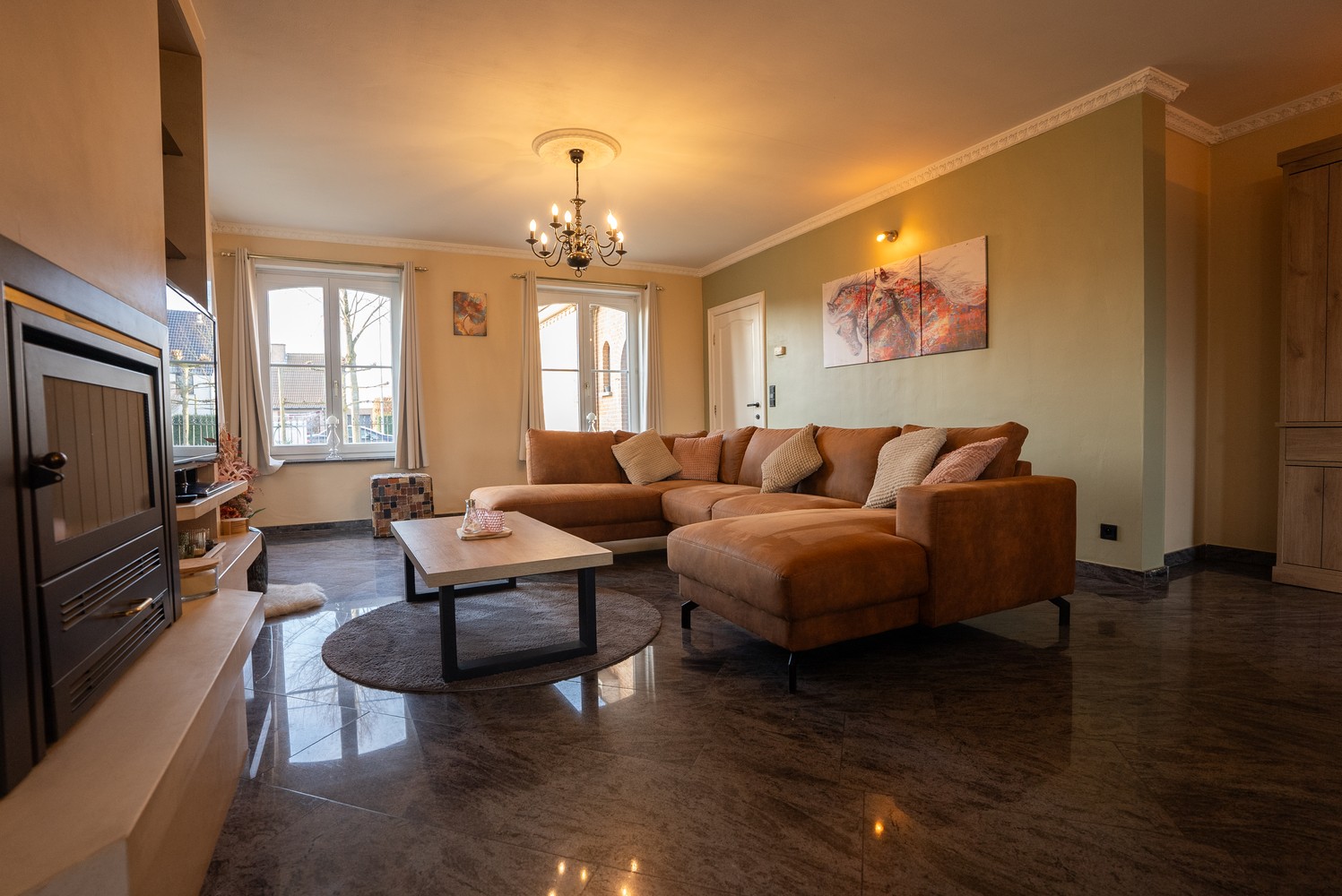 Vrijstaande villa met paardenstallen en weide. - foto 5