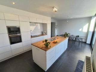 Bezoek? Maak je afspraak op https://www.brugsesteenweg152.be/reserveer-bezoekmoment/Halfopen woning met veel lichtinval en een praktische indeling.De...