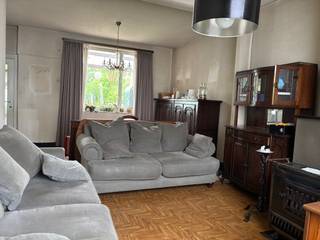 Te renoveren woning met 3 slaapkamers en leuke tuin op een totale oppervlakt van 215m².