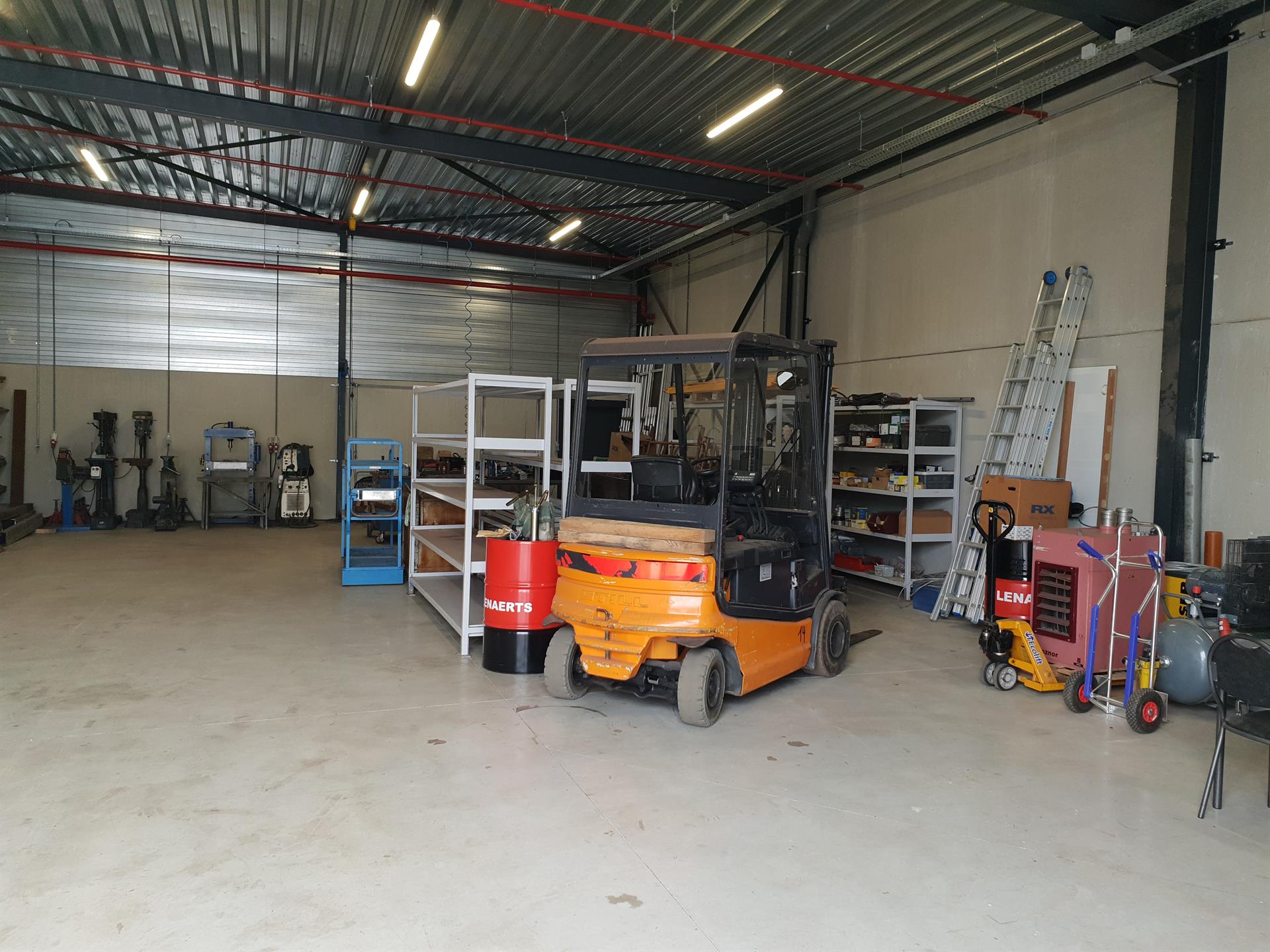 BEDRIJFSHAL  - UNIT 14 -  200 m²  - foto 2