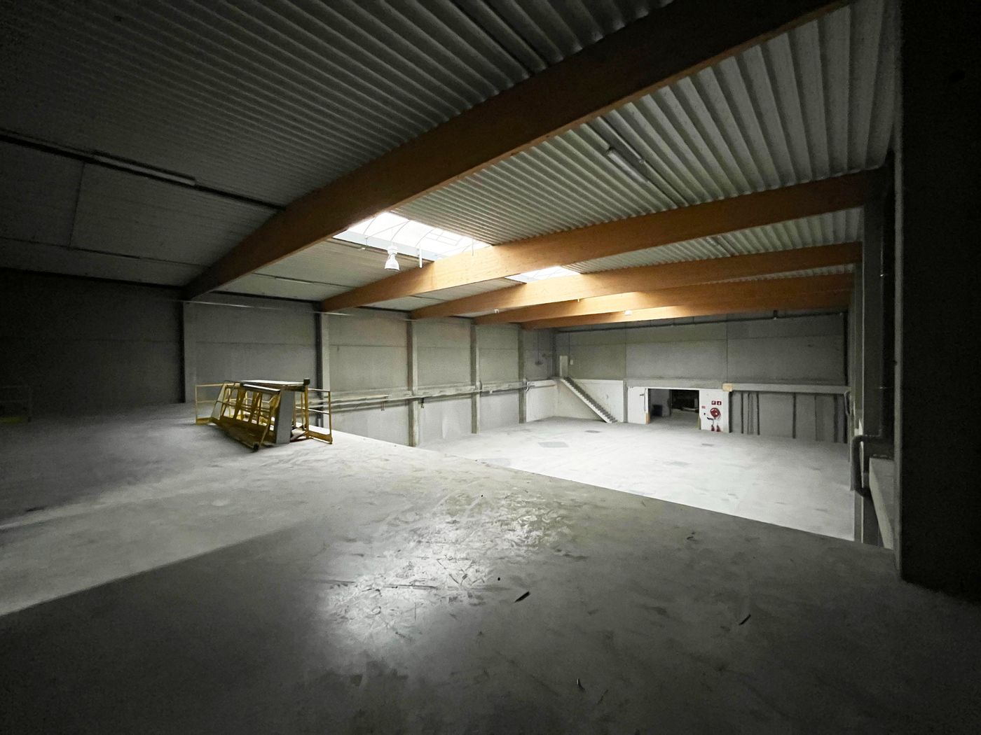 2.120 m² loods met 871 m² kantoren en 600 m² buitenstockage - foto 4