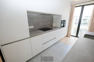 Luxueus afgewerkt energiezuinig appartement (2019) midden in het centrum van Hasselt. Voorzien van individuele zonnepanelen.Het ruime appartement van...