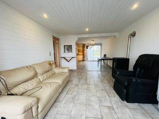 Halfopen bebouwing met landelijke ligging te koop.Deze woning zoekt nieuwe eigenaars!Beschikt over 3 slaapkamers op het eerste verdiep, heeft ook een...