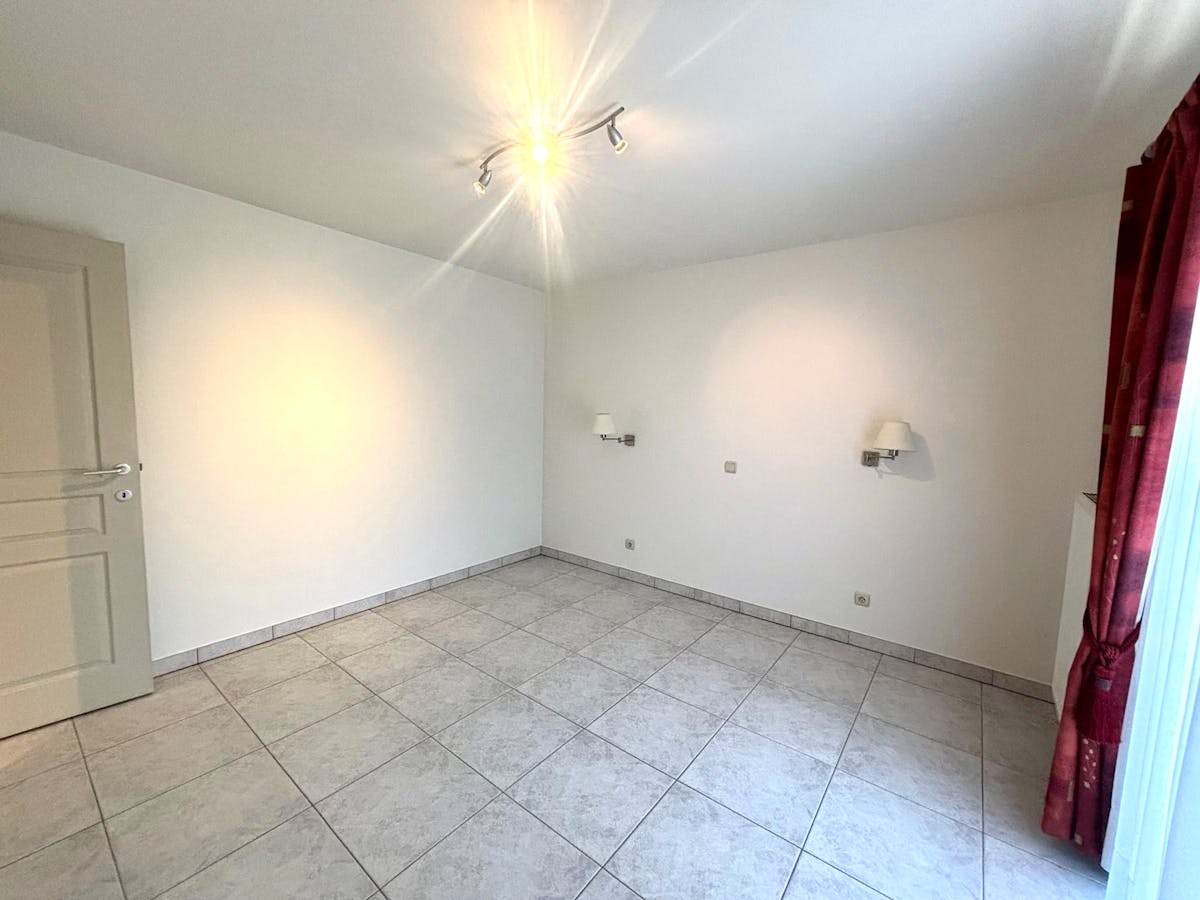 TE HUUR: 2 slaapkamer appartment in Kortessem - foto 5