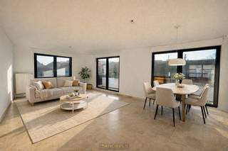 <strong>2-SLAAPKAMER APPARTEMENT</strong> op <strong>TOPLIGGING IN HET CENTRUM</strong> van Oudenaarde. Op <strong>WANDELAFSTAND </strong>van 2 uitersten, enerzijds het <strong>MOOIE LIEDTSPARK</strong> en anderzijds het <strong>BRUISENDE STADSLEVEN</strong> van Oudenaarde treffen we dit <strong>INSTAPKLARE</strong> appartement aan. Dankzij de <strong>RUSTIGE RESIDENTIE,</strong> de <strong>VLOTTE BEREIKBAARHEID </strong>en de<strong> NABIJHEID VAN ALLE VOORZIENINGEN</strong> vormt dit appartement een <strong>AANGENAME WOONST</strong> of de <strong>IDEALE INVESTERINGSEIGENDOM</strong>.<br />De indeling gaat als volgt: Via de inkomhall heeft u toegang tot een ruime woonkamer. Verder vinden we hier een afzonderlijk toilet, lichtrijke leefruimte, een ingerichte keuken, een praktische berging, 2 volwaardige slaapkamers, een ingerichte badkamer en extra kelderberging.<br /><br />(Bovendien heeft u de mogelijkheid tot aankoop van een ondergrondse autostaanplaats voor €25.000)<br /><br /><strong>Adres: </strong>Burgschelde 40 te Oudenaarde<br /><br />EPC: 267 kWh/m², G-score en P-score C, Geen renovatieverplichting, Bestuursmaatregelen in maatregelenregister: nee