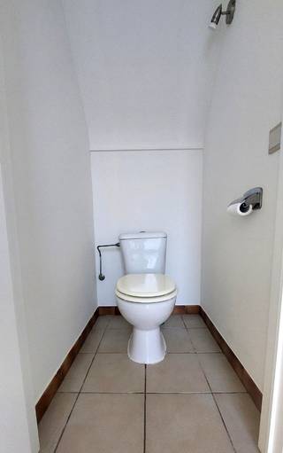 Deze gezellige woning is heel rustig gelegen in de Vicognewijkop wandelafstand van het strand, scholen en winkels.Bewoonbare oppervlakte van...