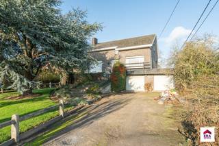 Vrijstaande woning op 1 125 m² tussen Tielt en Deinze.Op de Deinsesteenweg, centraal tussen Tielt en Deinze, vinden we deze vrijstaande woning op een...